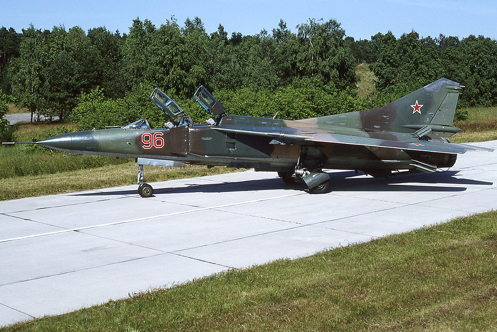 833 IAP Mig-23UB 96 Red_Jüterbog 1991