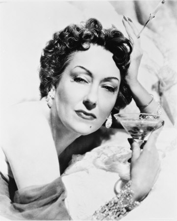 http://imagecache5.art.com/p/LRG/27/2785/5IRTD00Z/gloria-swanson.jpg