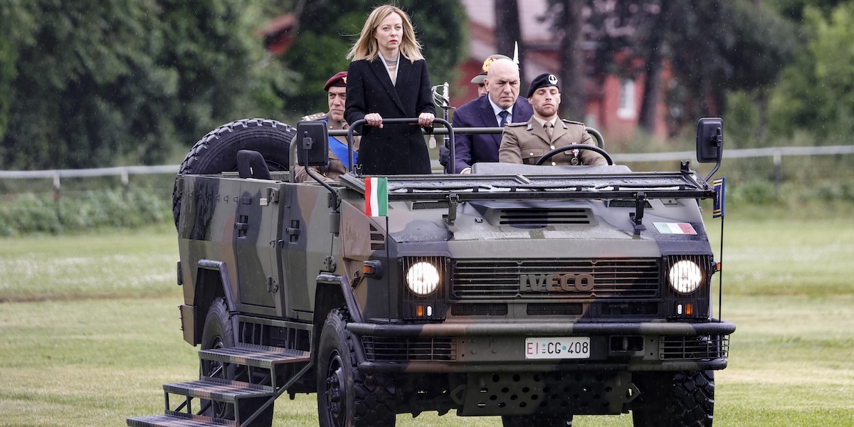 wth-1740410059-meloni-esercito.jpg