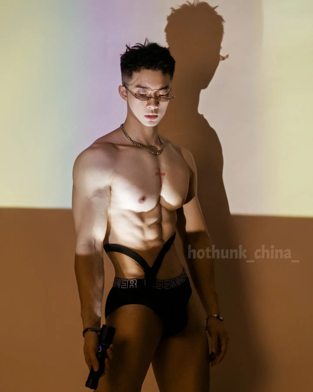 Photo shared by Chinese hunks 全球華男 on July 19, 2023 tagging @hothunk_china_.