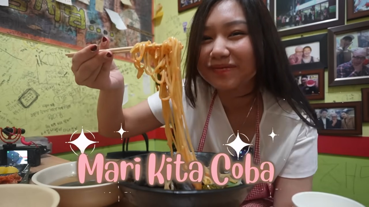 Tangkapan layar momen Sisca Kohl cicipi mi jjampong terpedas di Korea Selatan.