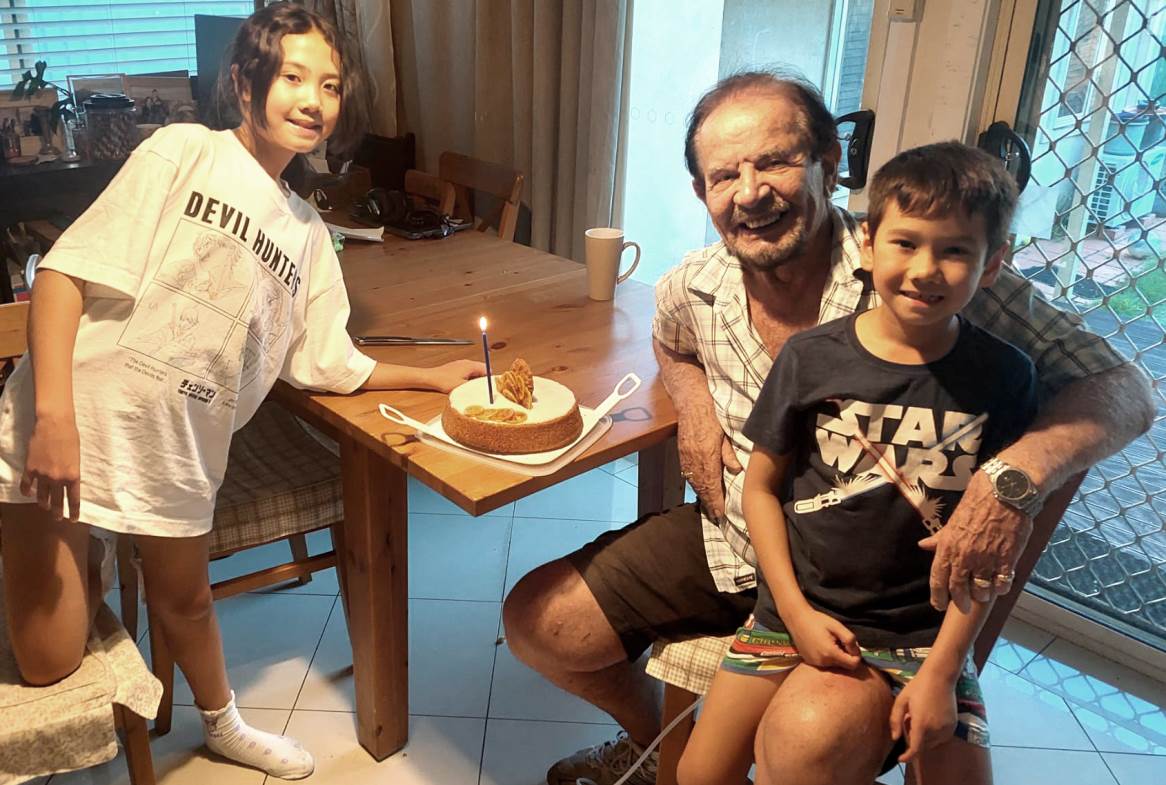 Jerry-s-Birthda-cake-with-grand-kids-2024-01-20-a.jpg