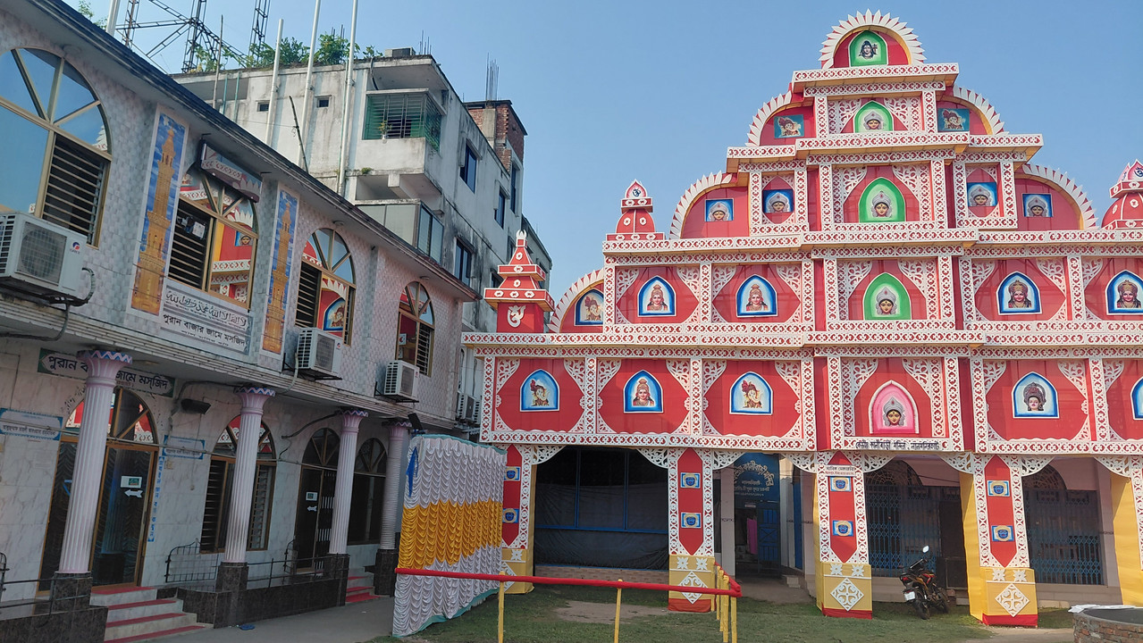 লালমনিরহাটে একই আঙিনায় মন্দির-মসজিদ, ৮৩ বছর ধরে সম্প্রীতির বন্ধন