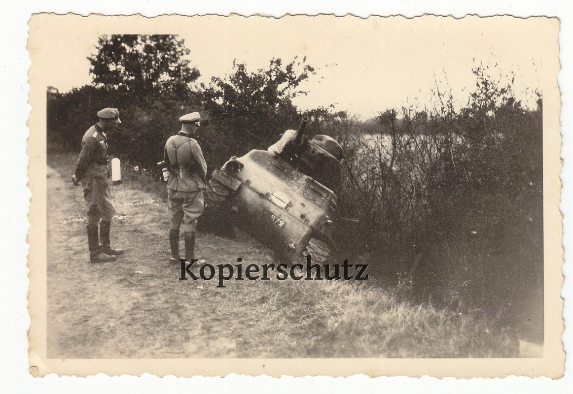 Foto 2.Wk zerstörter Renault Hotchkiss H-35 Panz
