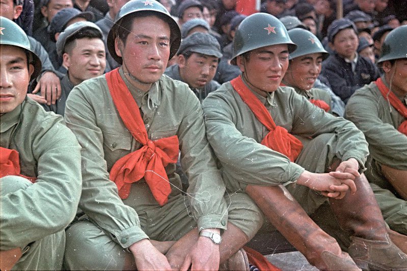 Провозглашение Китайской Народной Республики 1 октября 1949 г. Провозглашение Китайской Народной Республики 1 октября 1949 г. снимке, Владиславович, Владислав, Микоша, серой, куртке, СНИМКОВ, МНОГОМНОГО, КАТОМ, фотокинооператор, советский, случаю, октября, Тяньаньмэ́нь, площади, провозглашение, Китайской, автор, республики, Народной
