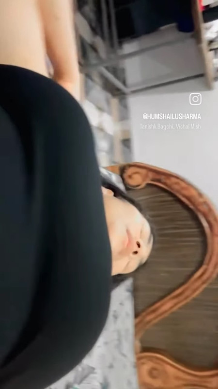 Humali sharm hot show in black tshirt.mp4_snapshot_00.01.610