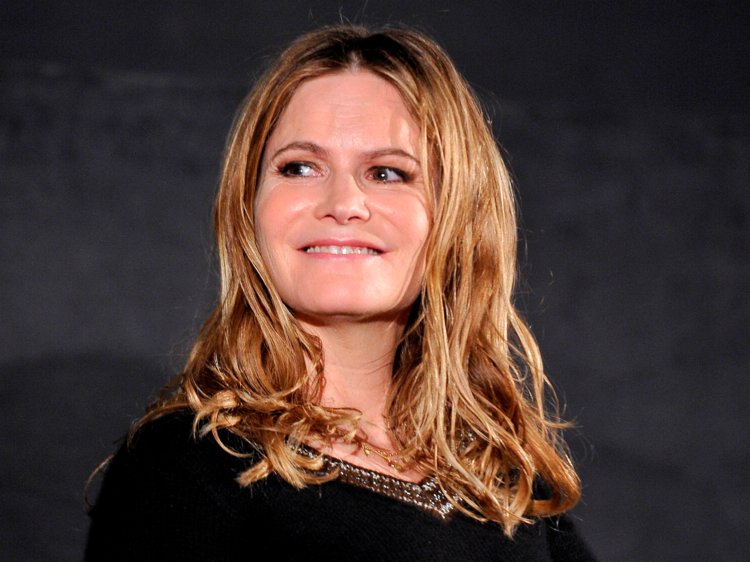 Jennifer Jason Leigh