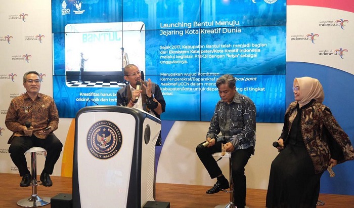 Kemenparekraf berkomitmen mendukung Kabupaten Bantul, Jogja bersiap menjadi kota kreatif dunia yang tergabung dalam UNESCO Creative Cities Network (UCCN) di bidang kriya dan kesenian rakyat.