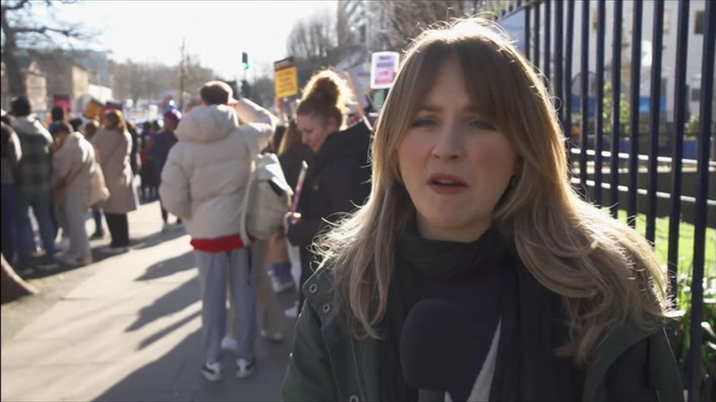 BBC London News_20230206_18301900.ts_snapshot_11.32.770