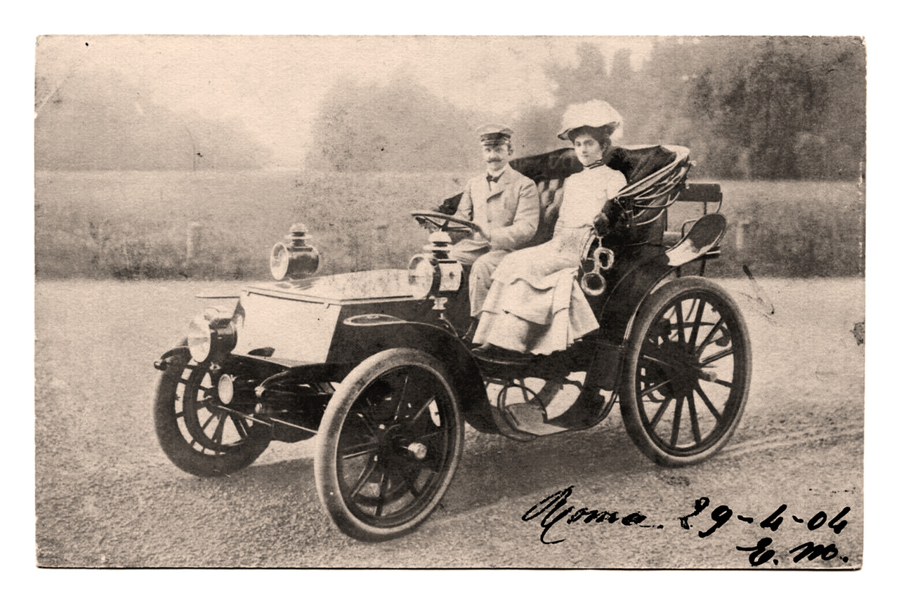 Voiture avec chauffeur 1904