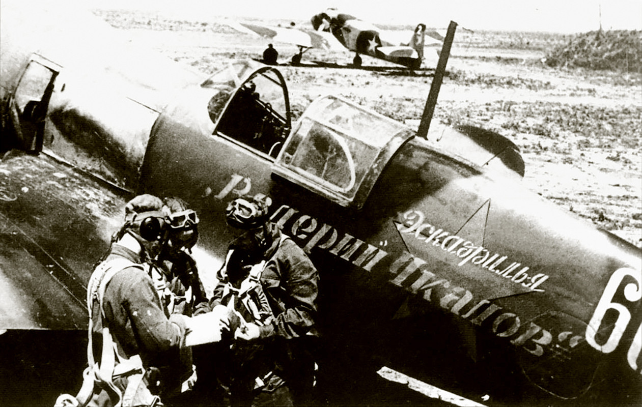 Lavochkin-La-5-3GvIAP-Silver-60-cmdr-GenMaj-Yevgenii-Y-Savitskii-on-the-Kuban-front-May-1943-01