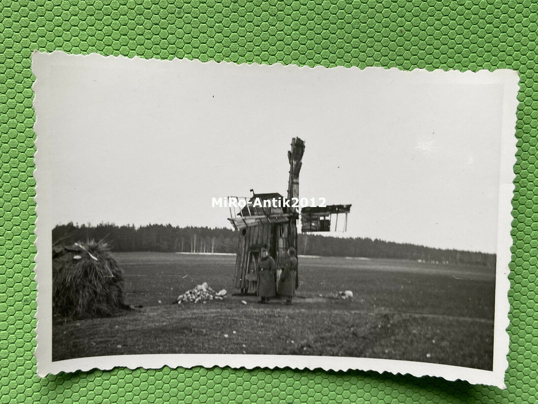 kleine Windmühle aus Holz in Russland1