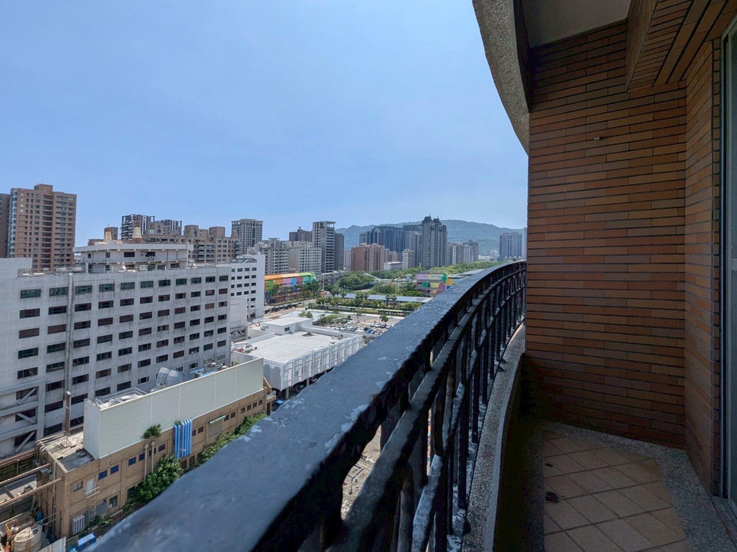 LINE_ALBUM_專約高雄羅浮宮大廈3房_250519_23