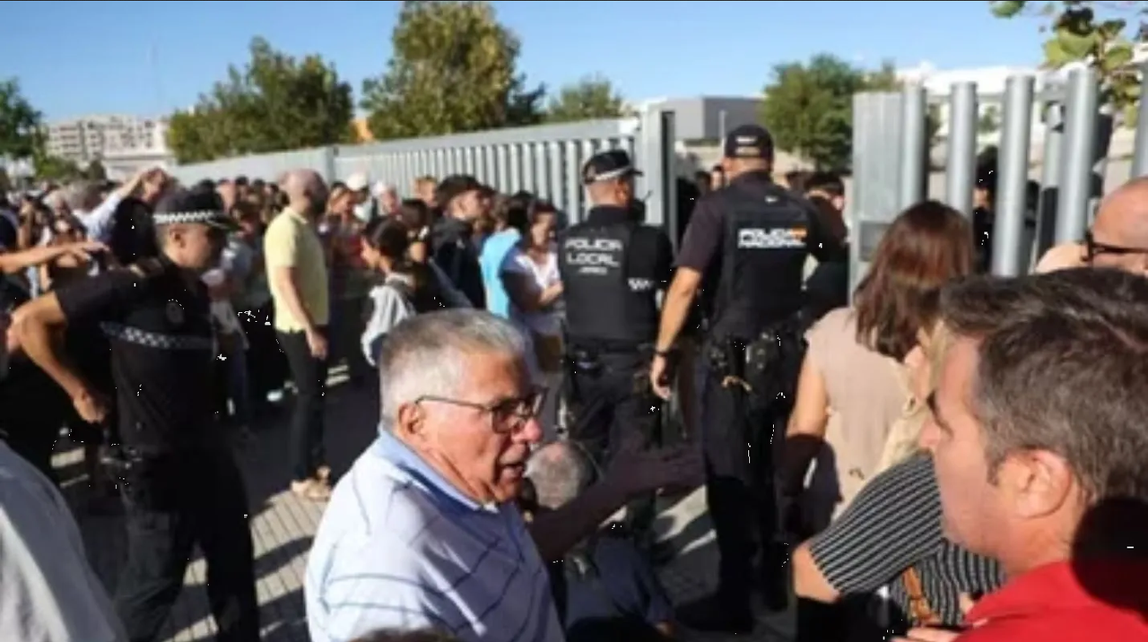 ¿Qué se sabe del estudiante de secundaria en España que apuñaló a profesores?