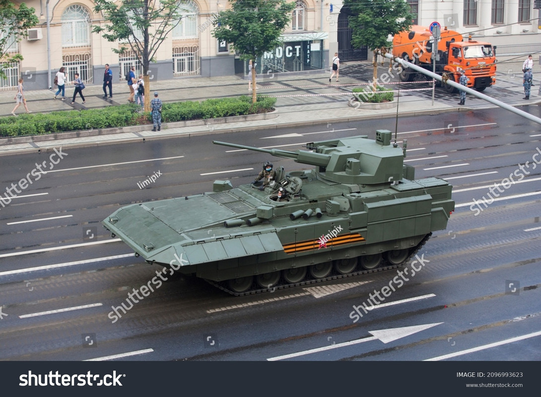stock-photo-moscow-russia-victory-day-parade-rehearsal-russian-army-t-armata-heavy-infantry-20969936.jpg