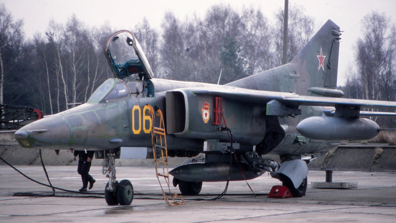 19 GvAPIB Mig-27D Yellow 06_61912560275 (2)_2