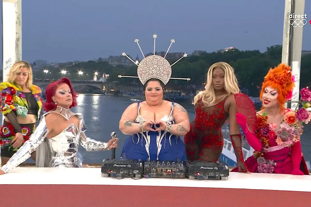 E576F63D-BEF6-4D5A-B67C-91A9CAF67752