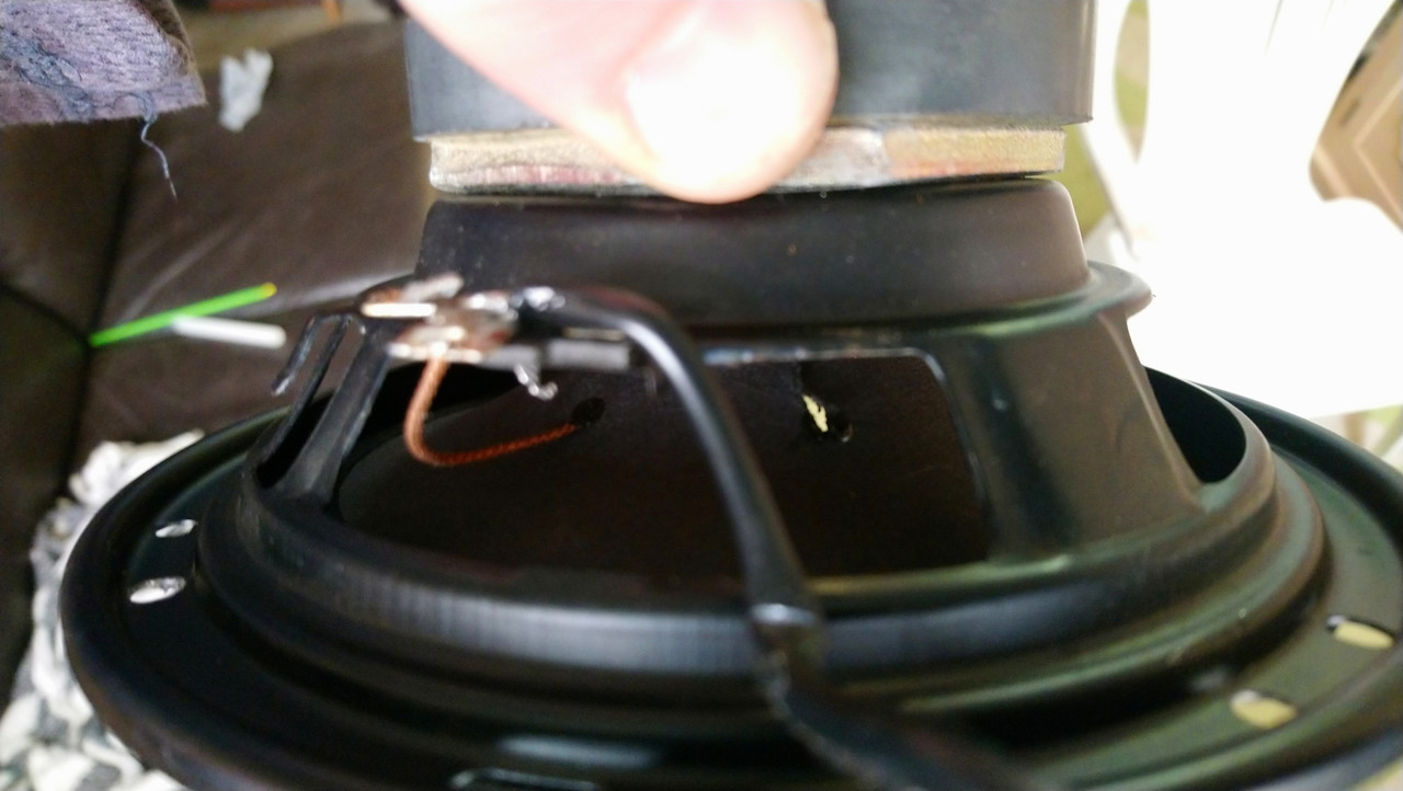 The positive wire broke. Is it fixable? : r/CarAV