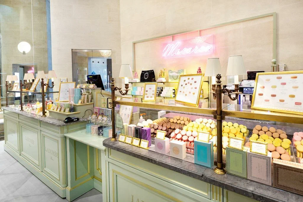 XXL-height Ladurée королевская кондитерская Парижа