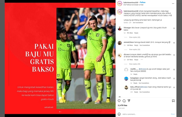 Bakmie Sentosa 168 membagikan bakso gratis bagi para pengunjungnya yang memakai jersey atau atribut Manchester United.