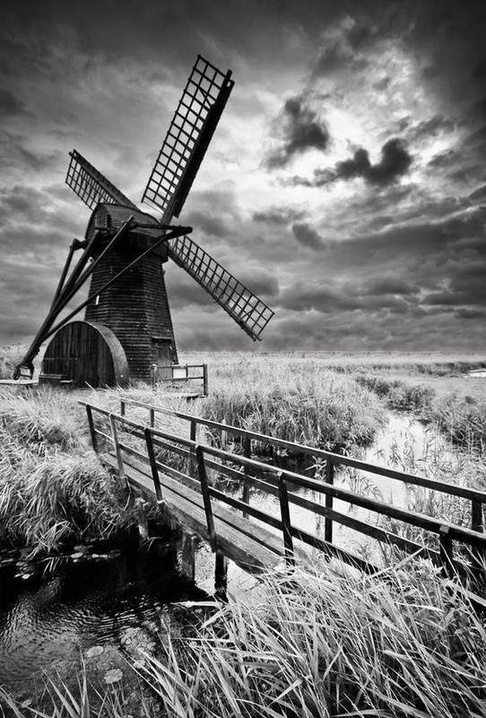 blacknwhite-windmill-new.jpg