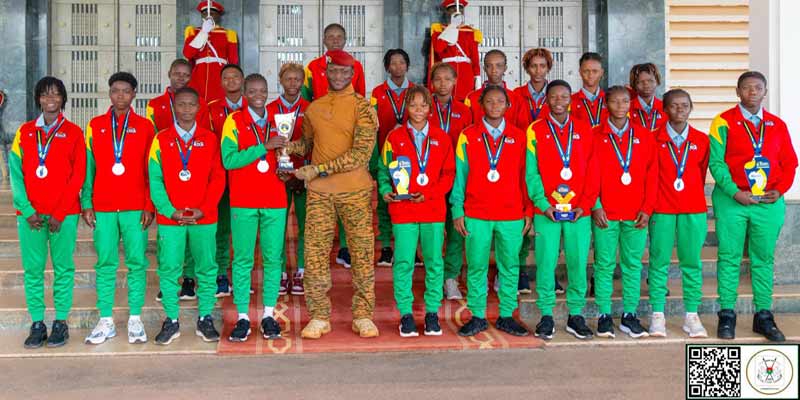 Burkina/Le Capitaine Ibrahim TRAORÉ salue le patriotisme des Étalons U15 filles, médaillées d’argent à la Coupe d'Afrique scolaire Burkina/Le Capitaine Ibrahim TRAORÉ salue le patriotisme des Étalons U15 filles, médaillées d’argent à la Coupe d'Afrique scolaire