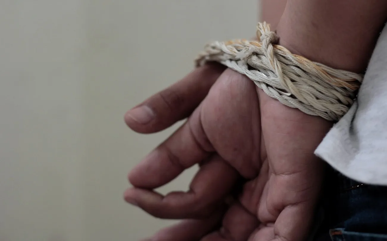 Caen cuatro secuestradores, una llamada anónima los delató