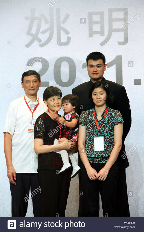 Con gái Yao Ming cao hơn 1.7m (5'7) dù mới 10 tuổi 1