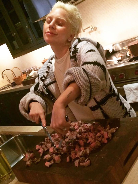 lady-gaga-cooking-instagram-1447756100-v