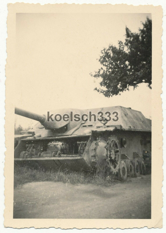 Foto Jagdpanzer IV Wrack in Büderich bei Soest Panzermann gefallen ! 1944-45 !