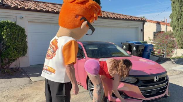 PornDudeCasting – Avalon Mira – Porn Dude Peeks Under Avalon Mira’s Hood