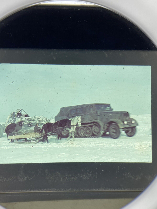 Agfacolor Farbdia Russland SDKFZ Halbkette Zugmaschinen Anhänger Panje Pferd