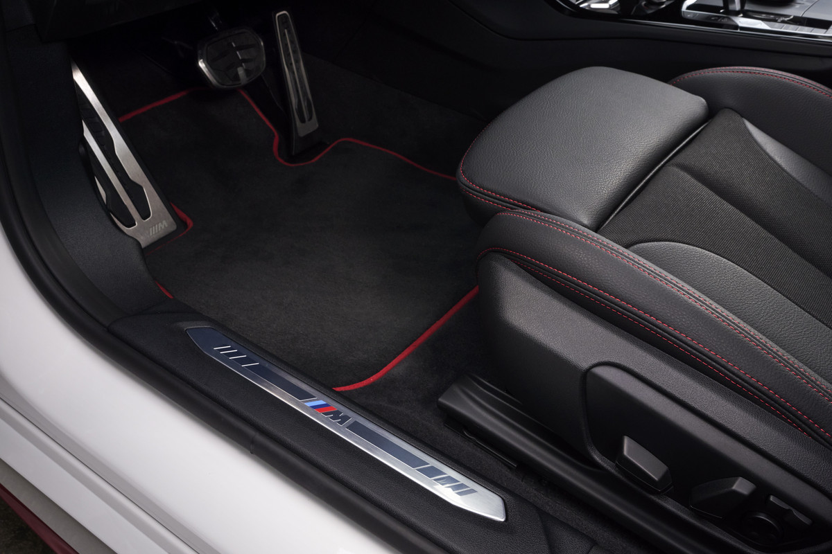 P90402207_highRes_the-all-new-bmw-128t