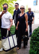 Florence-Pugh-Pokies-Black-Venice216