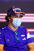 [Imagen: fernando-alonso-alpine-at-pres-1-1.jpg]