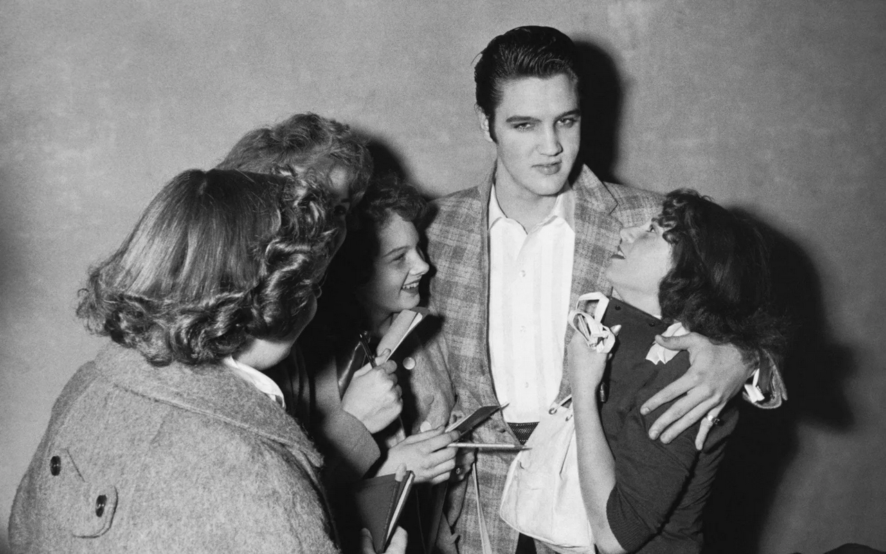 Elvis Presley se suicidó, asegura su hermanastro