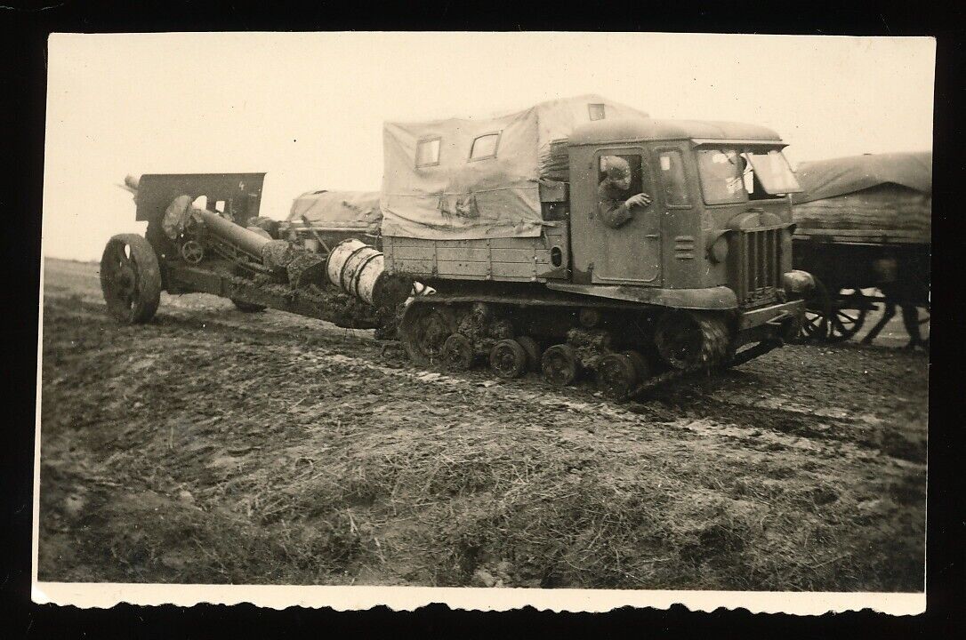 Foto - wohl Rumänien Kettenfahrzeug Zugmaschine   Geschütz - 2.WK
