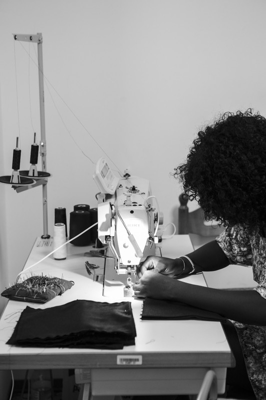 Carlo Pignatelli, la co-lab con la sartoria sociale Colori Vivi per aiutare le donne Carlo Pignatelli, la co-lab con la sartoria sociale Colori Vivi per aiutare le donne