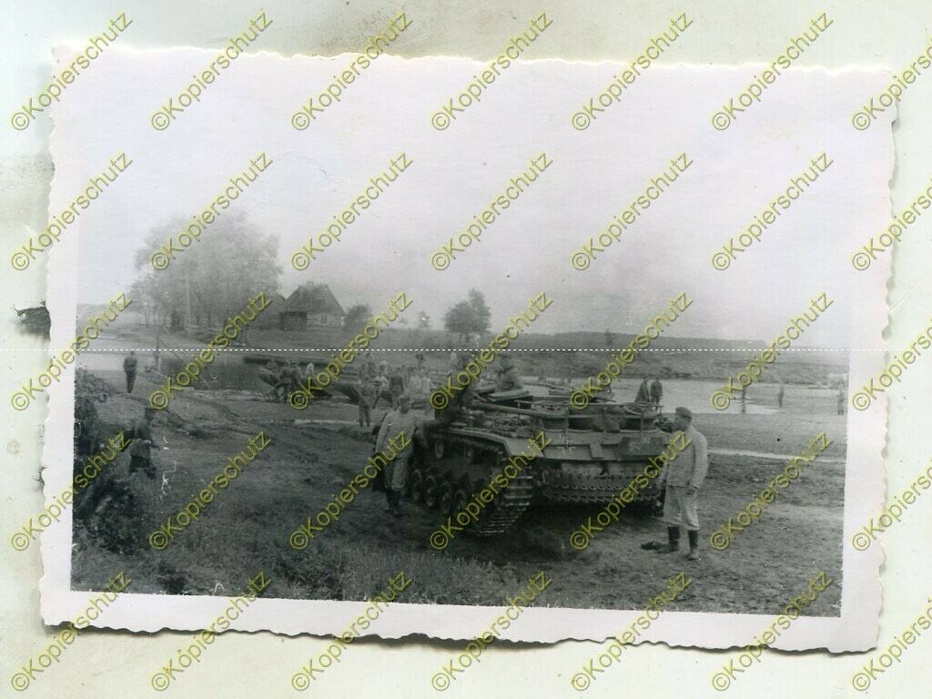 Foto, Wehrmacht, Pioniere üben mit einem Panzer, Węgrów, Polen
