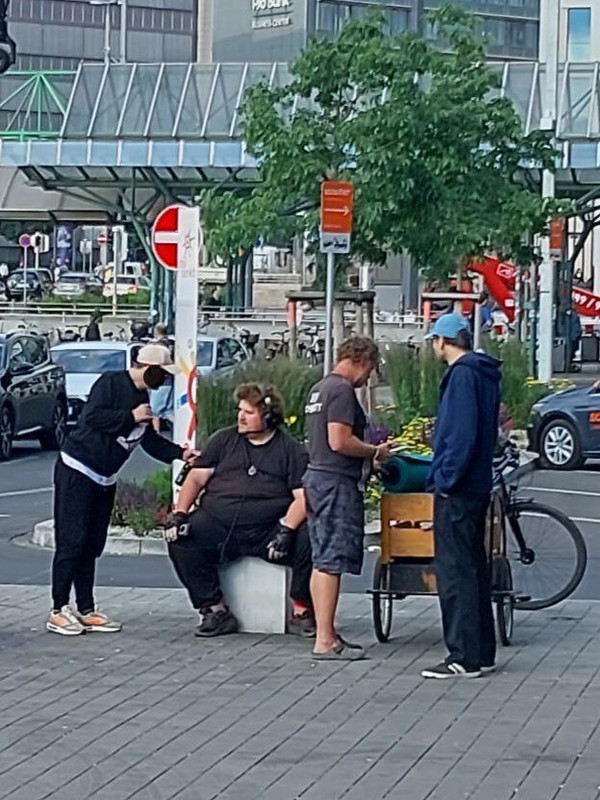 photo_5764980391076281444_y