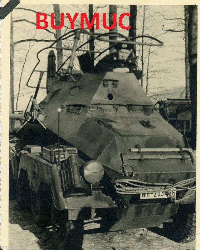FOTO PANZER SPÄHWAGEN FUNKSTELLE SDKFZ