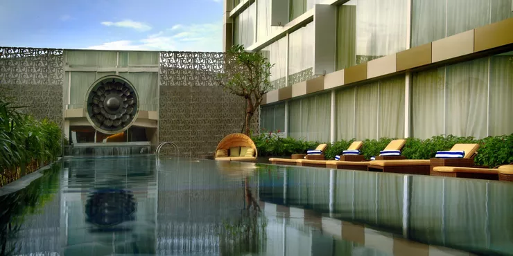 kolam renang di Grand Aston Yogyakarta