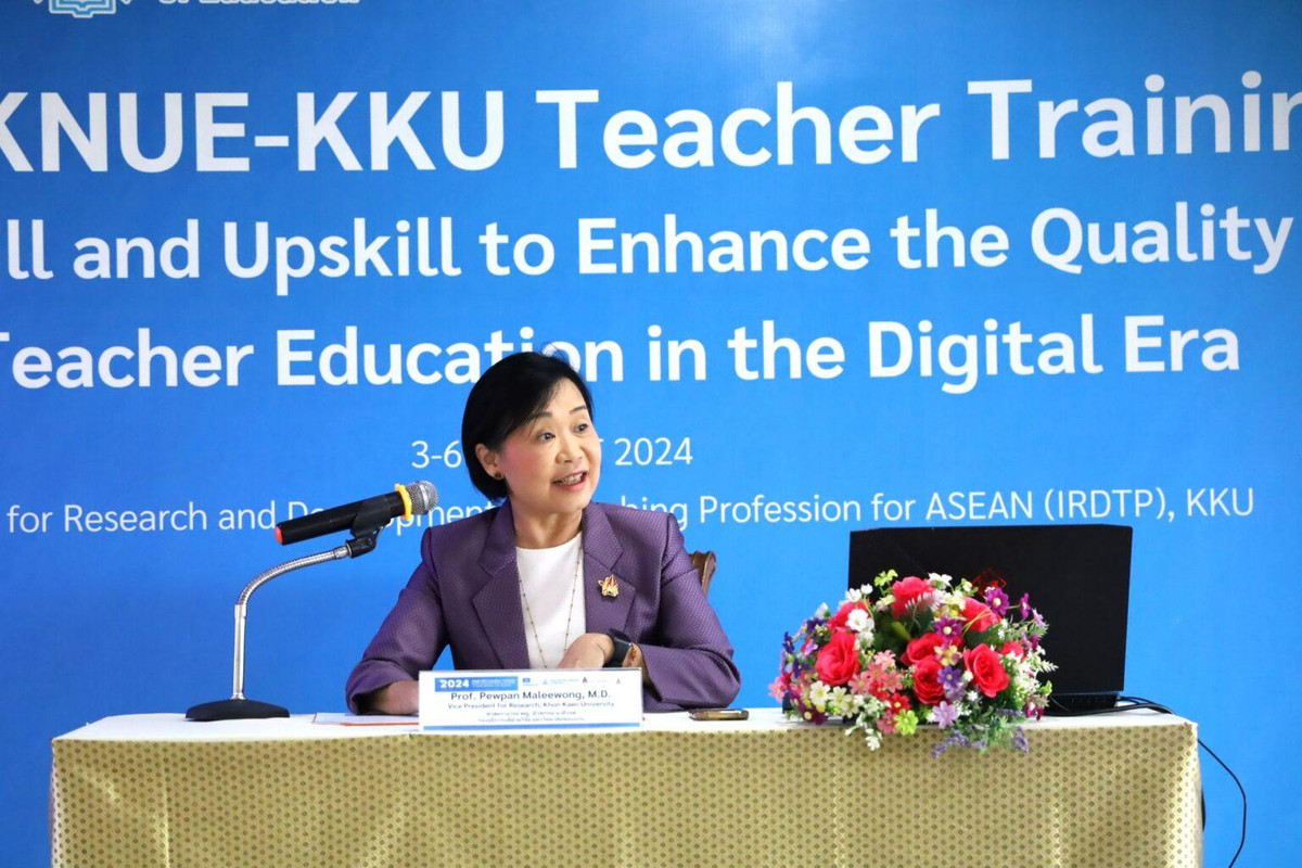 ศาสตราจารย์ พญ. ผิวพรรณ มาลีวงษ์ รองอธิการบ