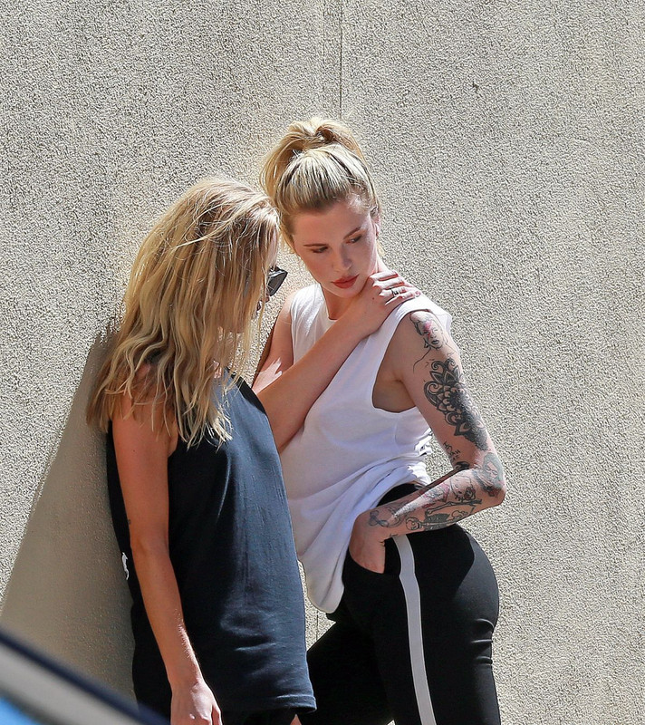 ireland-baldwin-on-the-set-of-a-photoshoot-in-los-angeles-06-10-