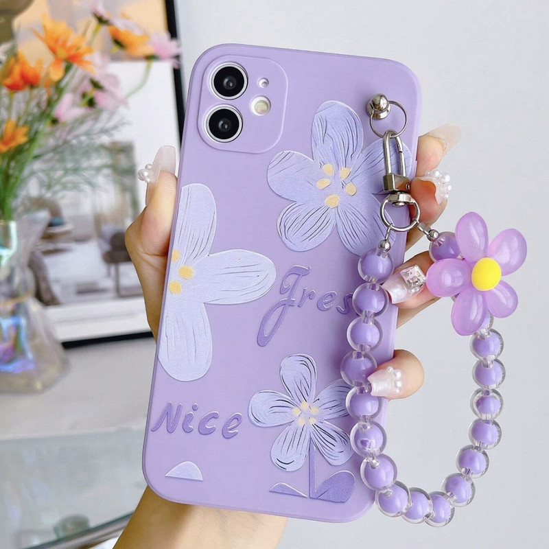 Foto de Funda violeta con diseño de flores.