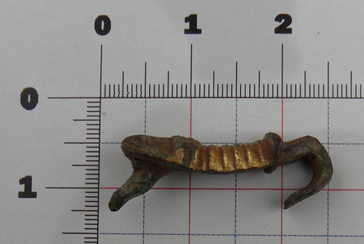 Gilt zoomorphic hooked tag view #2 13062013