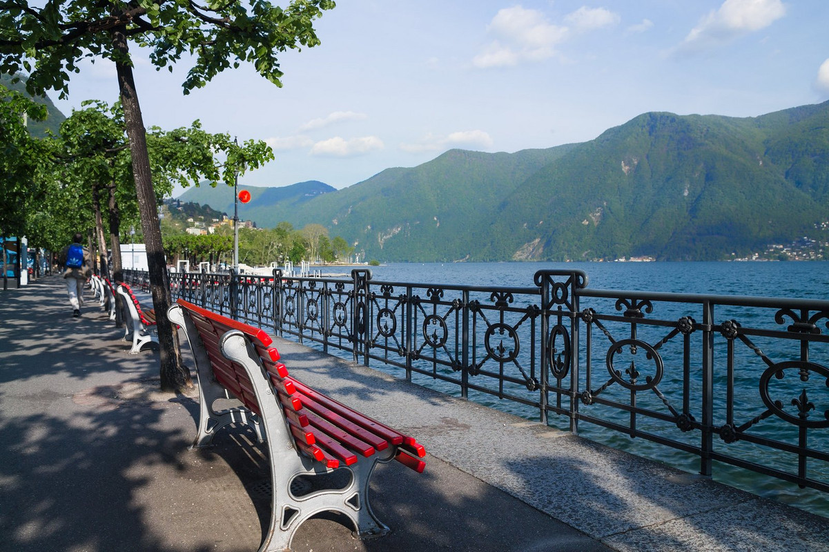 red-bench.jpg
