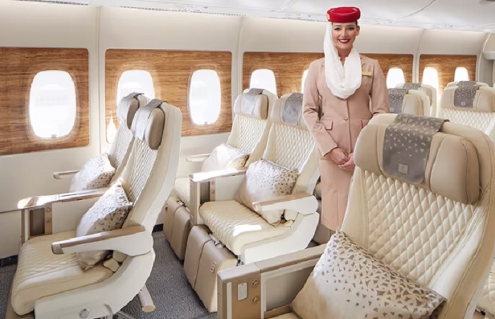 Suasana di dalam kabin pesawat Emirates A380. Belum lama ini, Pesawat Airbus A380-800 milik maskapai Emirates sukses mendarat di Bandara I Gusti Ngurah Rai Bali pada Kamis (1/6/2023).