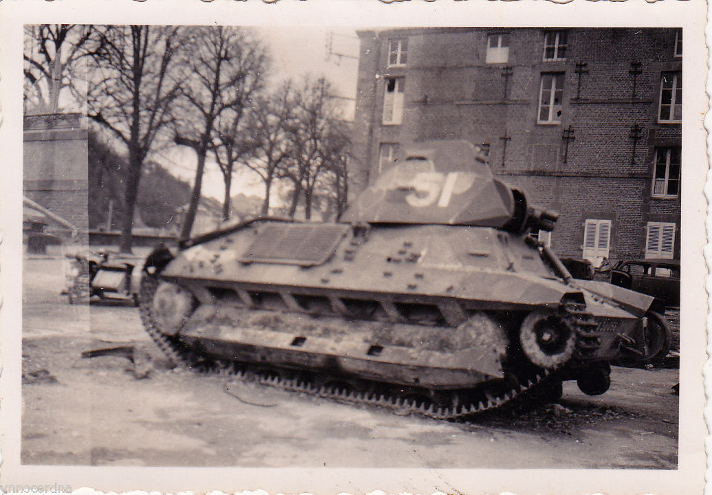 Original Foto Zerstörter Panzer mit Kennung