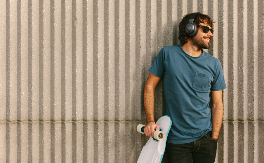 Audífonos JBL Live 660NC de color negro, diseño over-ear.